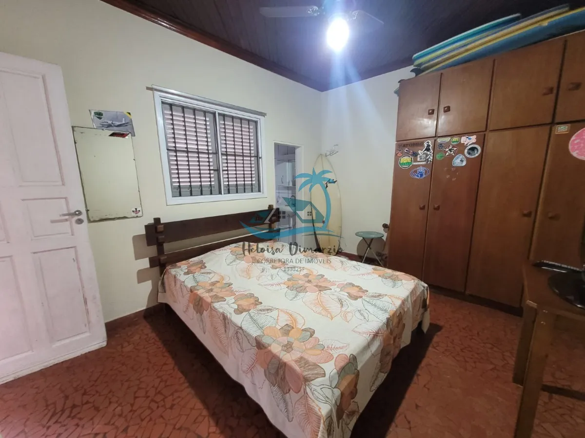 Imagem Excelente casa térrea com 5 dormitórios a venda à 200 metros da orla do Itaguá em Ubatuba.