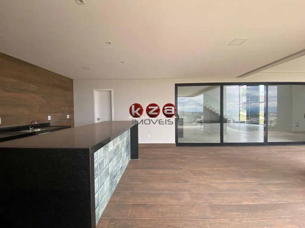 Imagem Casa de Luxo em Condomínio Campo de Toscana, Vinhedo-SP: 4 Quartos, 4 Suítes, 3 Salas, 6 Banheiros, 6 Vagas, 328m². Venda ou Locação.