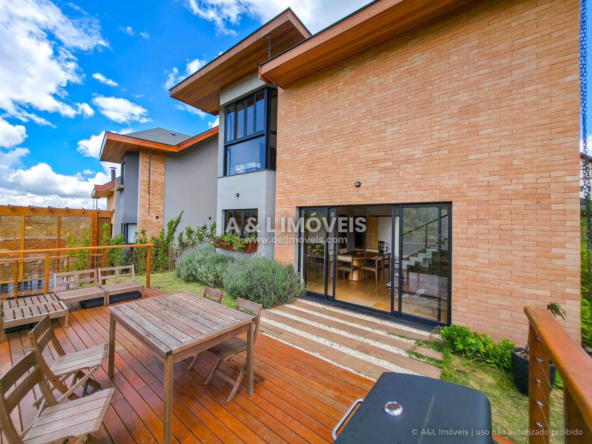 Imagem Casa em Condomínio | Campos do Jordão | 4 Suítes e Porteira Fechada