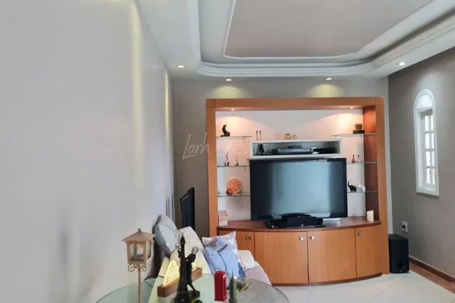 Imagem Casa Linear Reformada e mobiliada 2 Quartos à Venda - 109m²