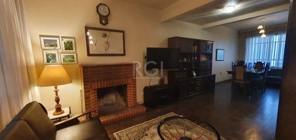 Imagem Casa para Venda 3 dormitórios, 2 vagas - Petrópolis