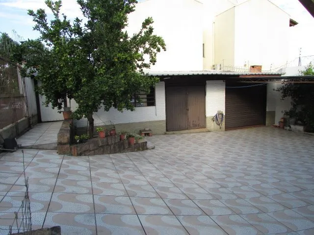 Imagem Casa térrea, com 3 dormitórios, 1 suíte, no bairro Nonoai.