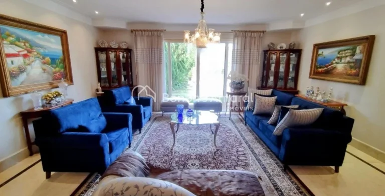 Imagem Apresentamos uma residência impressionante na Chácara Flora, em Valinhos, projetada pelo renomado ...