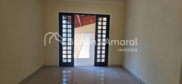 Imagem Localizada em um tranquilo bolsão residencial, com terreno plano e posição estratégica, este sob...