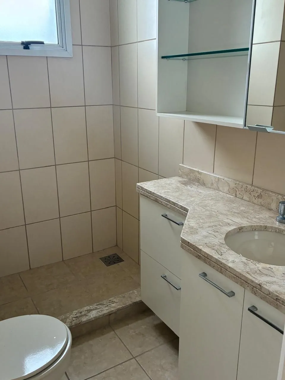 Imagem Vende-se amplo apartamento 3 quartos com suíte e 2 vagas no Menino Deus - 158,4m²