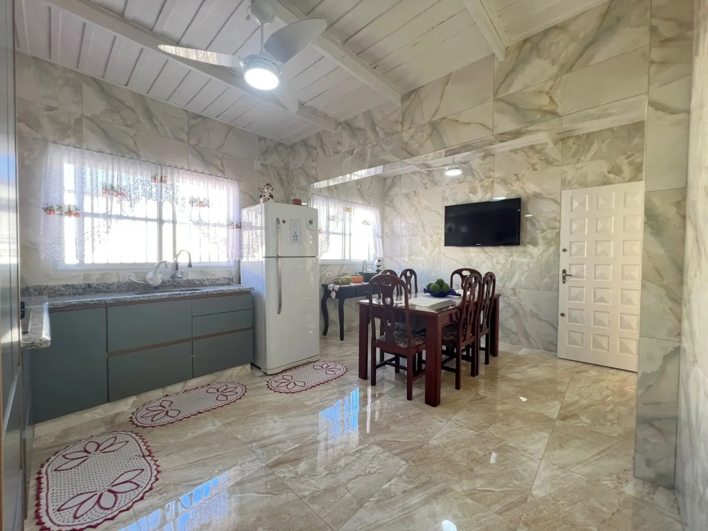 Imagem Casa para Venda em Praia Grande, Solemar, 3 dormitórios, 2 suítes, 1 banheiro, 2 vagas