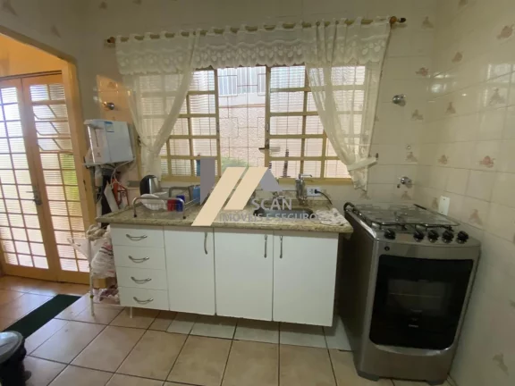 Imagem Casa à venda em Campinas-SP, no bairro Parque São Quirino: 3 quartos, 1 suíte, 3 banheiros, 4 vagas e 179,50 m²!