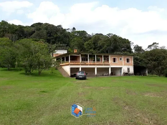 Chácara à venda, com 144.000m² com Plantas frutíferas, espaço gramado, 3 lagos com nascentes, Casa com 4 Dorm, lareira e muito mais - Embu-Guaçu, SP