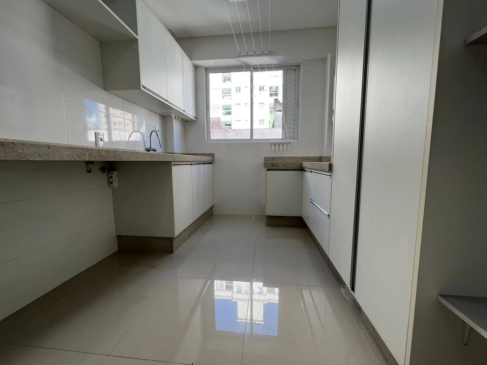 Imagem Apartamento com vista para o mar à venda com 178m2 por R$ 2.880.000,00