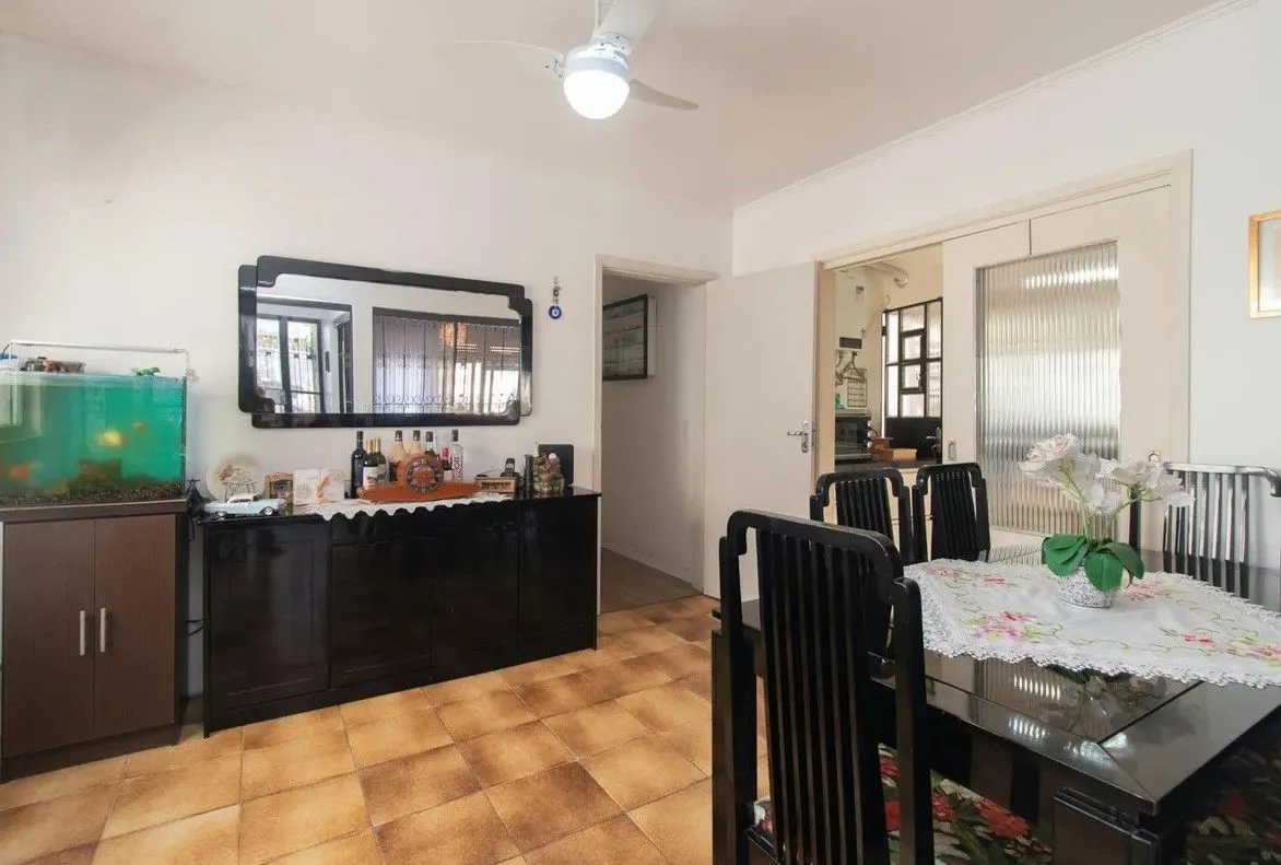Imagem Casa com 4 dormitórios e energia solar no bairro Nonoai.