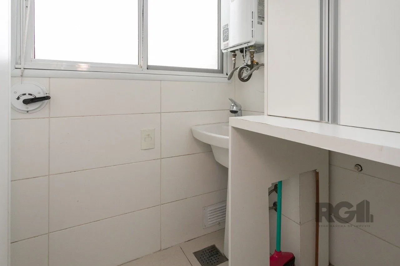 Imagem Apartamento semimobiliado e decorado no bairro Auxiliadora, com 91 m²