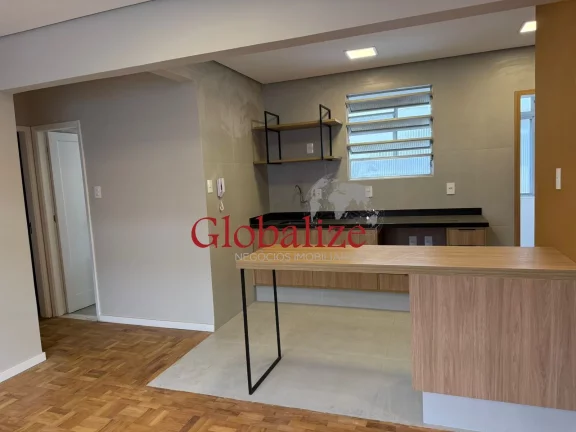 Imagem Apartamento à venda com 68m², quartos, garagem, reformado por R$440.000,00 no Embaré em Santos