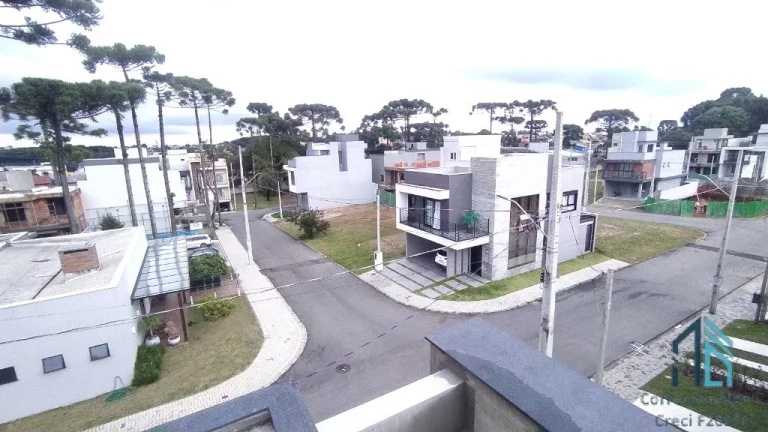 Imagem Sobrado 270 m2, com terraço, 03 quartos c/suíte, 03 vagas no Pinheirinho Curitiba PR