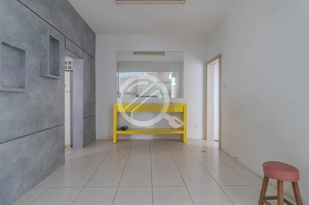 Imagem Sobrado três quartos com uma suíte, living, banheiro social, cozinha e pátio. O sobrado possui ar...
