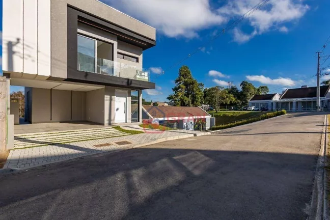 Casa alto padrão a venda próximo ao parque Tingui