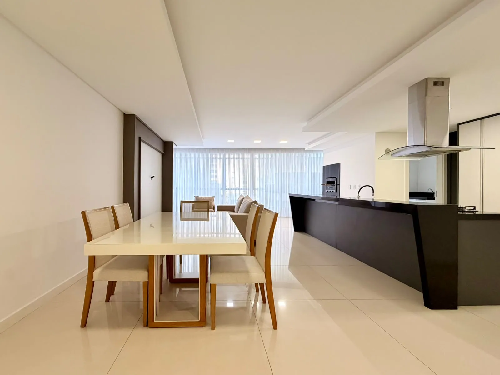 Imagem Apartamento com vista para o mar à venda com 220m2 por R$ 3.900.000,00