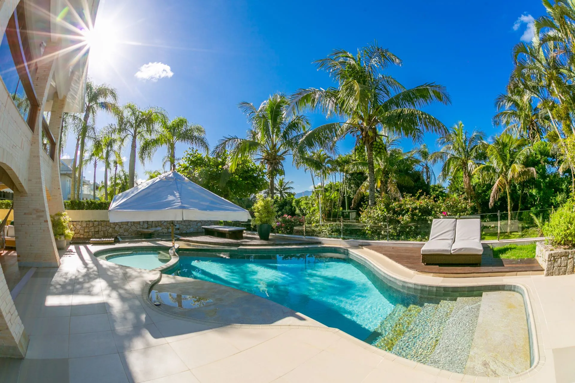 Imagem Casa para Locação Anual em Jurerê Internacional com vista para Praia