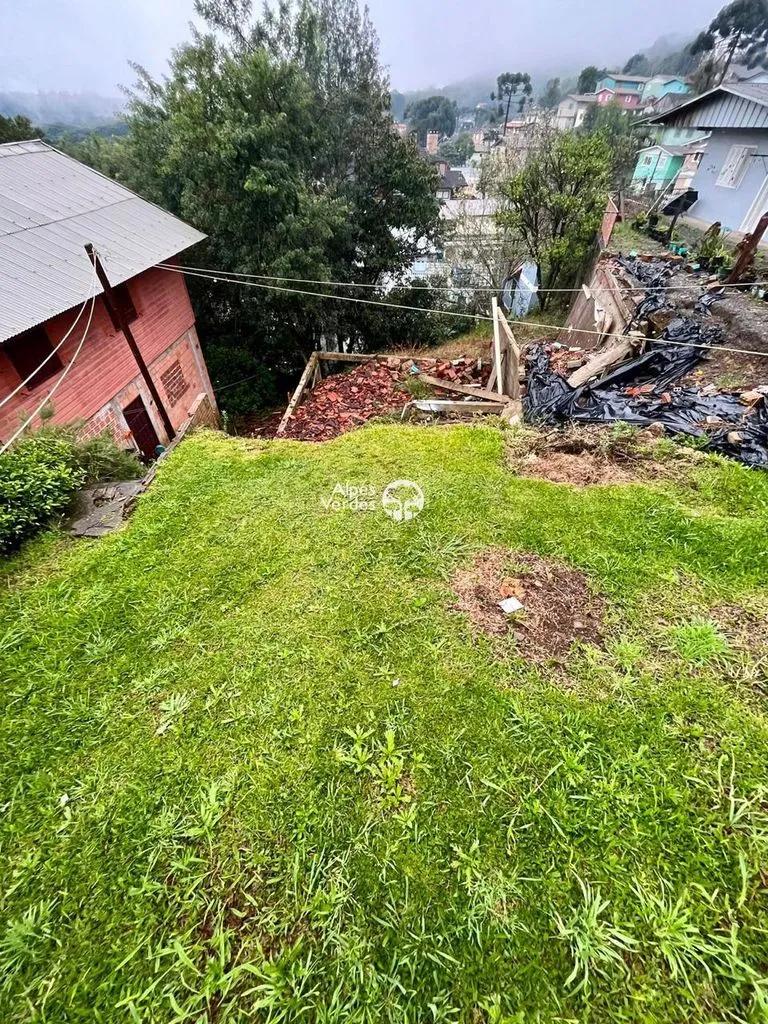 Imagem Vende-se terreno em Gramado com 300 m2 a 3 minutos da Rua Coberta