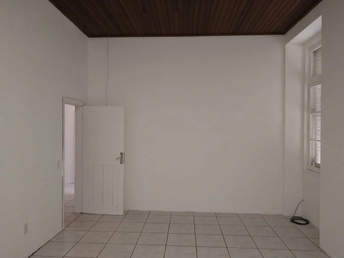 Imagem Prédio comercial bem localizado, composto por duas amplas lojas, cada uma com aproximadamente 200 m...