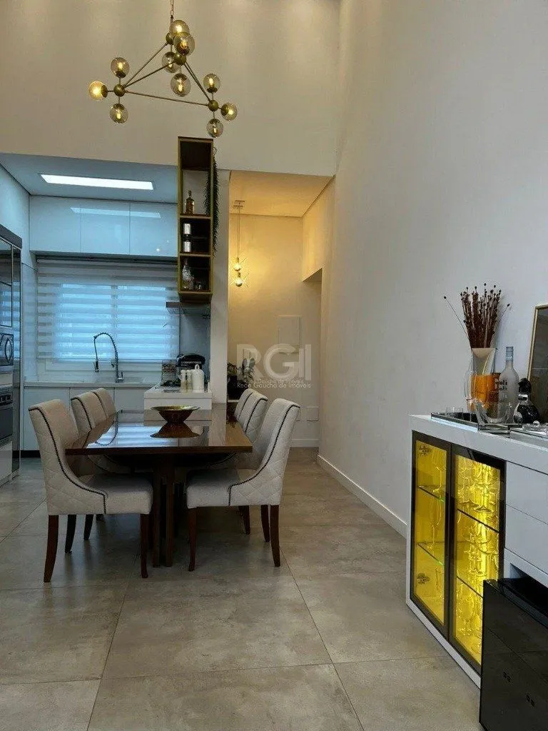 Imagem EXCELENTE APARTAMENTO COM 2 DORMITÓRIOS, 2 SUÍTES, 1 BANHEIRO E 2 VAGAS DE GARAGEM.
