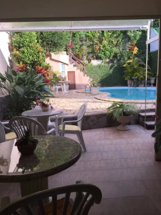 Casa de alto padrão de 3 Dormitórios e 400 m² de área útil em localização nobre Central de Sa