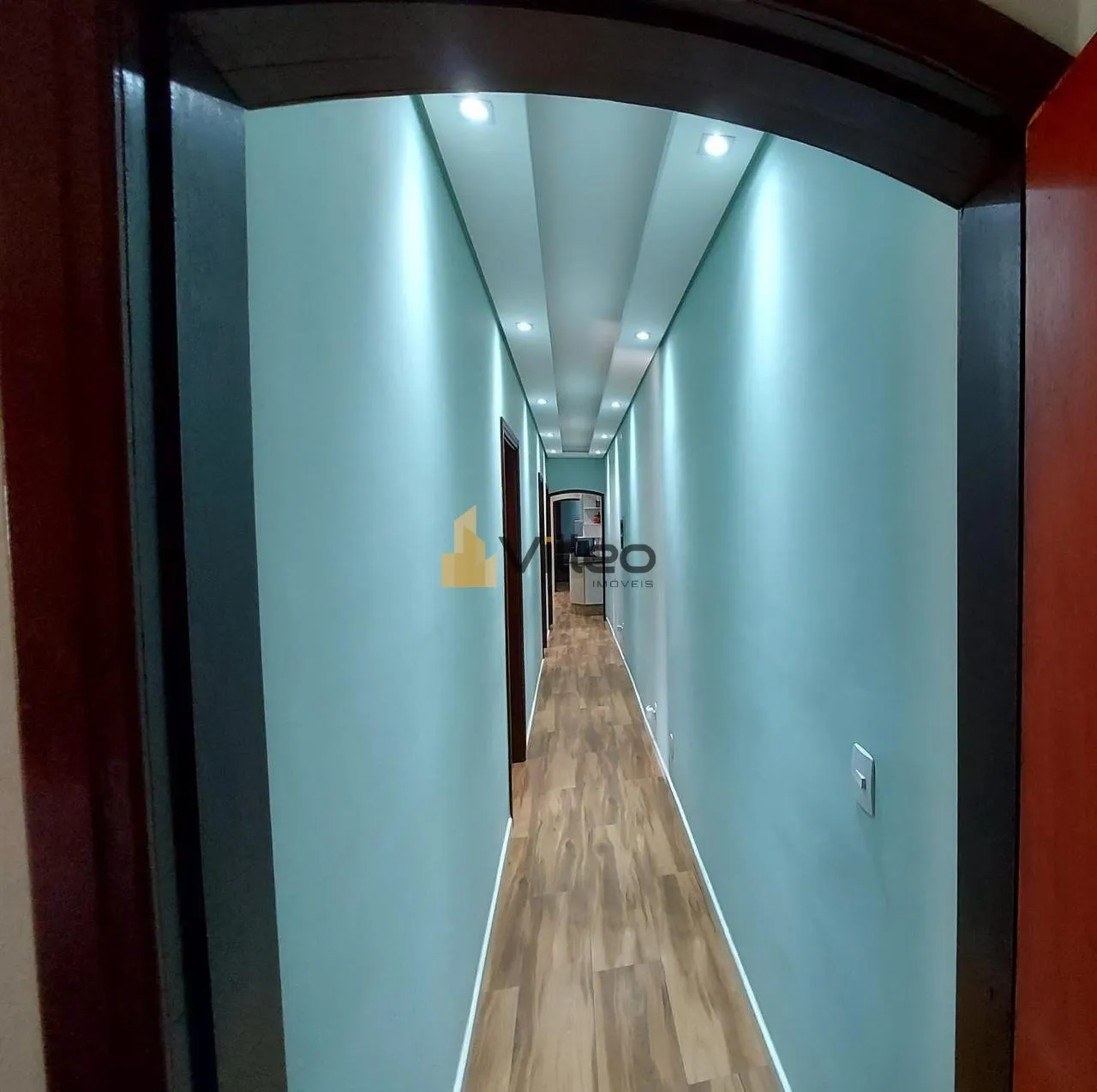 Imagem Apresentamos uma residência que une espaço, conforto e elegância no Wanel Ville II, um dos bairro...