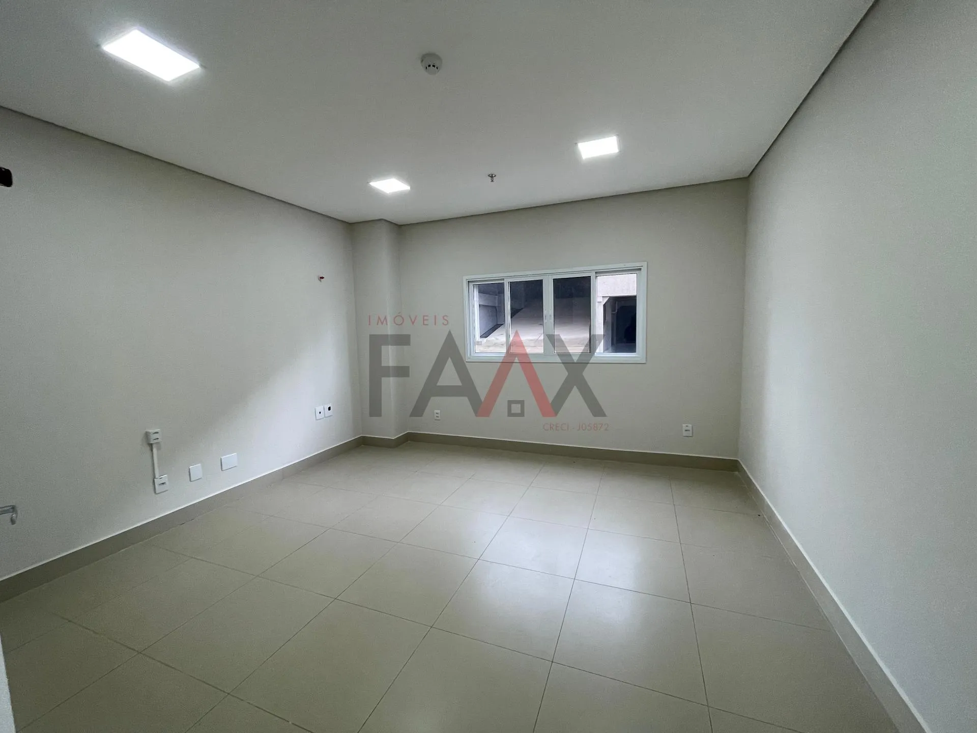 Imagem Sala Comercial no Térreo com 3 Ambientes  Cidade dos Lagos