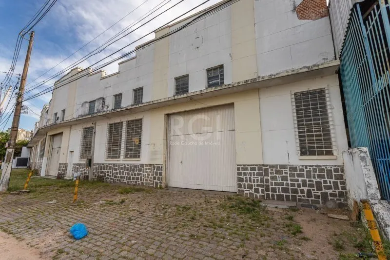Imagem MÁFFER IMÓVEIS ALUGA - DEPÓSITO / PAVILHÃO NO 4º DISTRITO Rua Comendador Coruja, 131 - Floresta | Porto Alegre/RS Área privativa: 502 m² Com estacionamento frontal