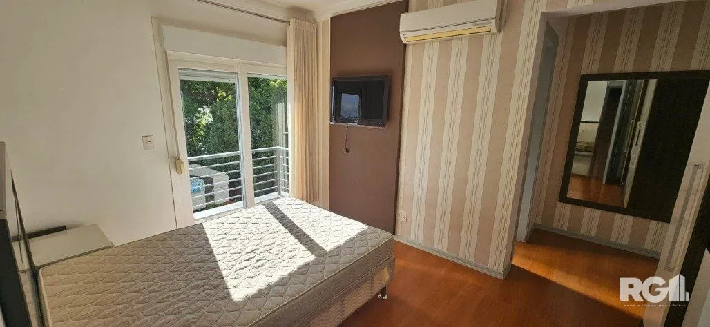 Imagem Lindo Apartamento Mobiliado de 1 domitório com 1 Suíte e Sacada