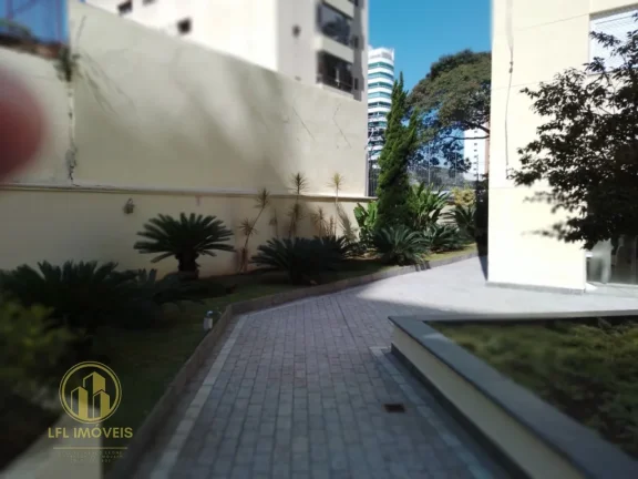 Imagem Espaçoso Apartamento de 3 Quartos em Indianópolis.