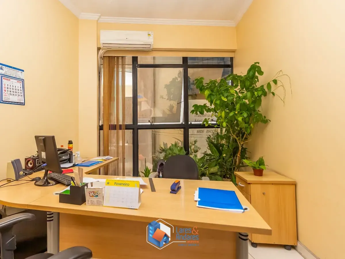 Imagem Casa comercial para venda em Liberdade, 700m²