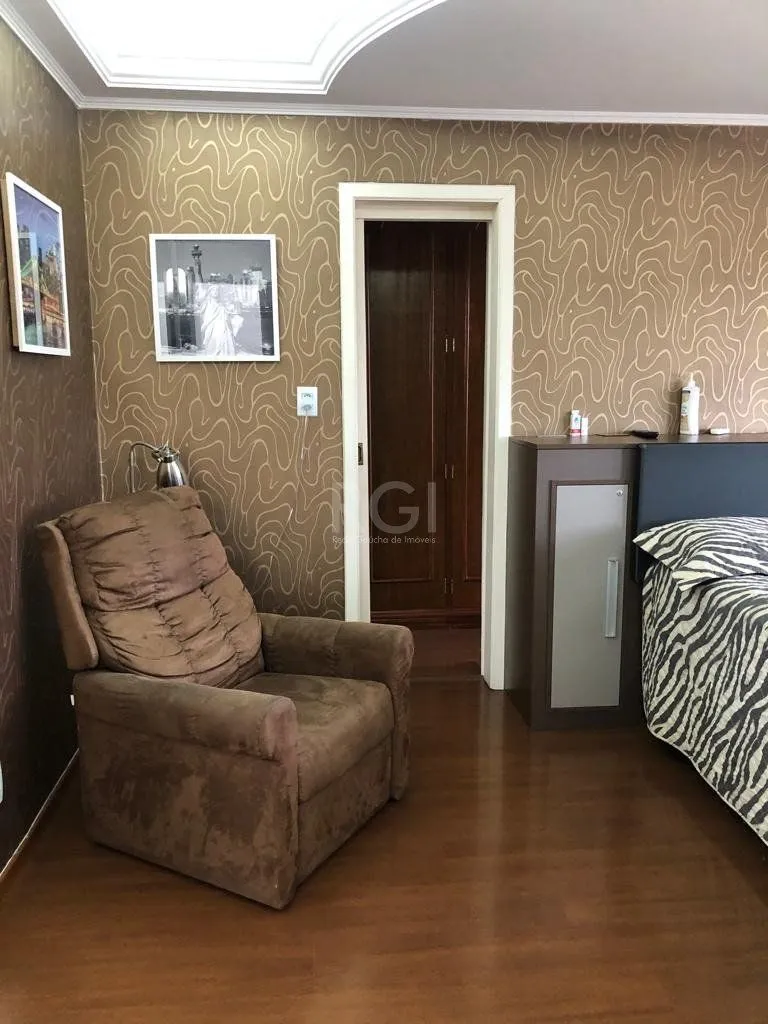 Imagem Casa à venda - 230m², 4 quartos, sendo 2 suítes, churrasqueira, piscina e 03 vagas de garagem