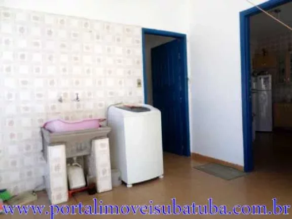 Imagem AT: 480m2 - AC: Aprox: 200 m2 - Esquina - 600 mts da Praia.