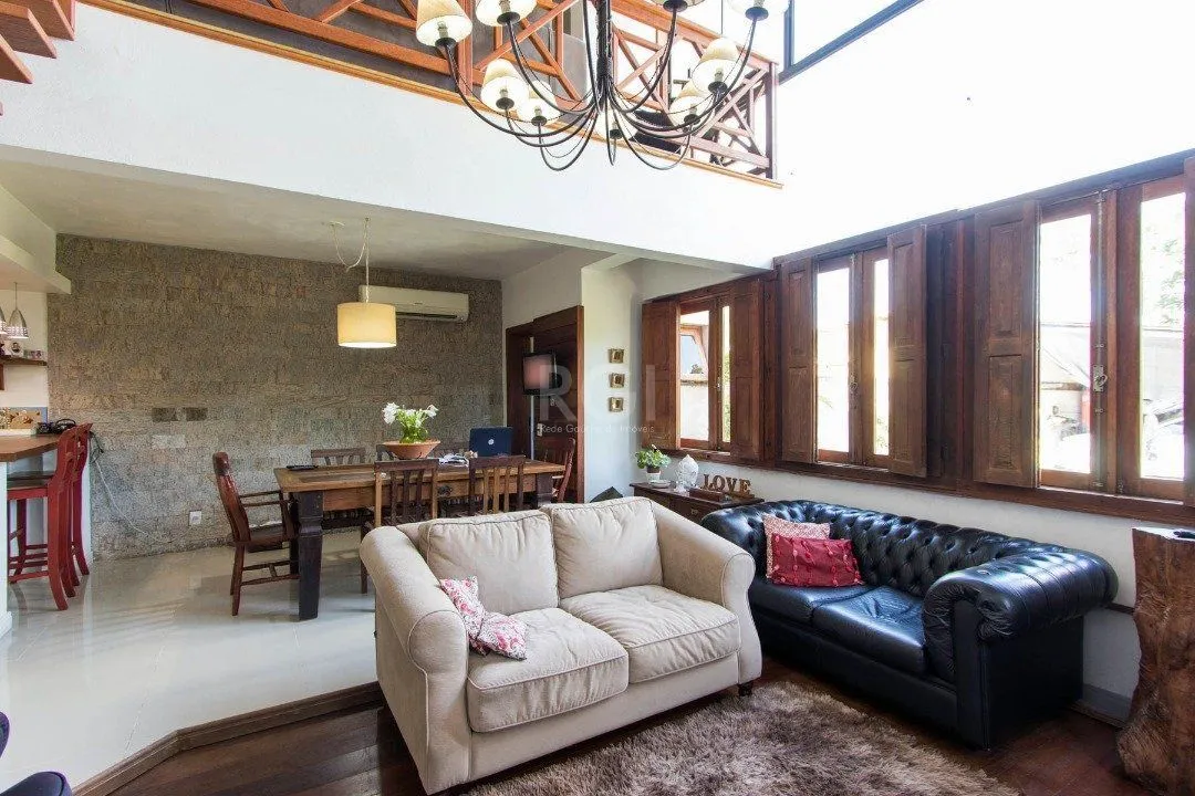 Imagem Casa para Venda - 250m², 3 dormitórios, sendo 2 suites, 3 vagas - Ponta Grossa