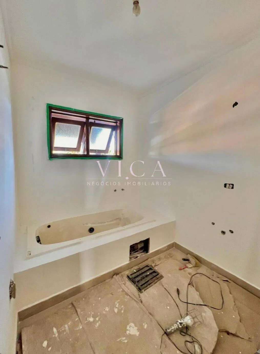 Imagem Alphaville 12| Casa 300m² 4 dorm 2 suítes, piscina e 3 vagas |2.100.000