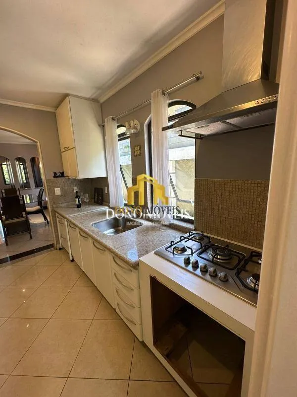 Imagem Casa de alto padrão composta por duas casas independentes