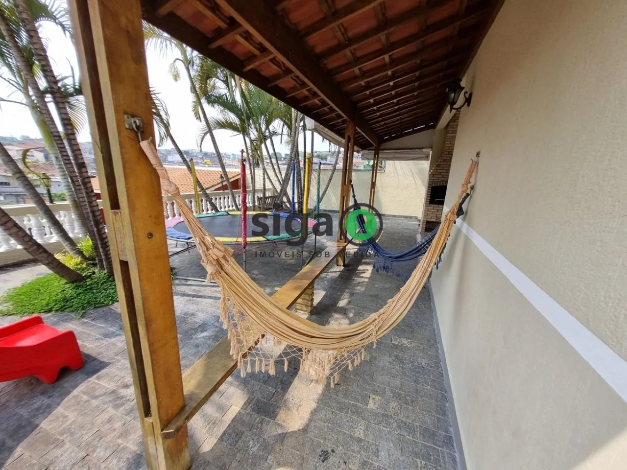 Imagem Casa a venda na Granja Viana com 4 dormitórios