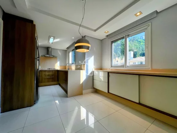 Imagem EXCELENTE APARTAMENTO NO ATIRADORES COM 3 SUÍTES E 3 VAGAS DE GARAGEM