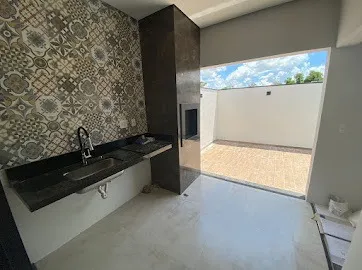 Imagem Oásis Residencial no Condomínio Horto Villagio: Casa Térrea com Piscina e Elegância Inigualável