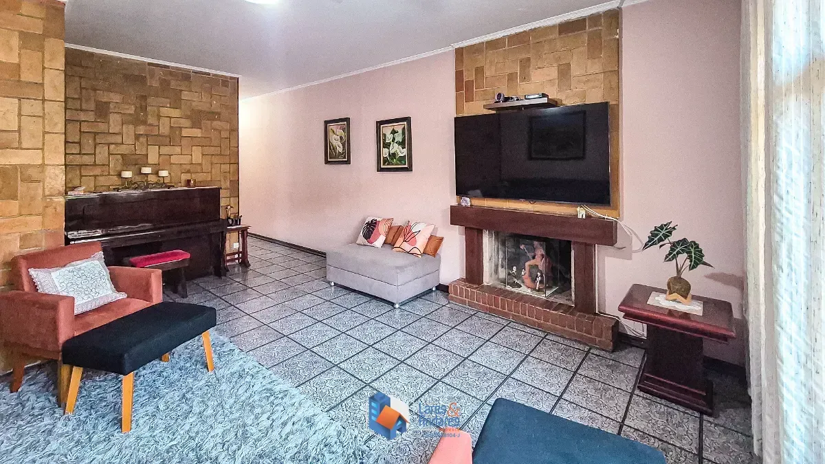 Imagem Casa para venda em Parque Novo Mundo com 5 quartos, sendo 2 suítes, 275m²