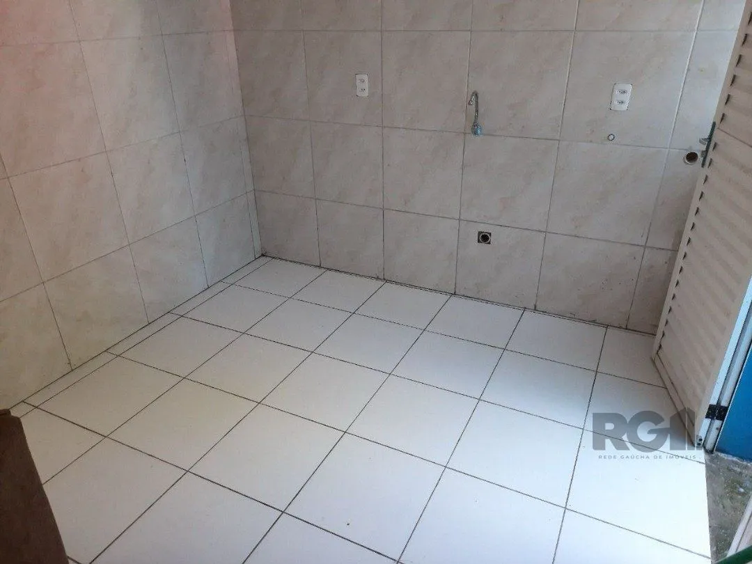 Imagem Oportunidade Imperdível: Prédio com 4 Apartamentos, Pátio e 2 Vagas de Garagem
