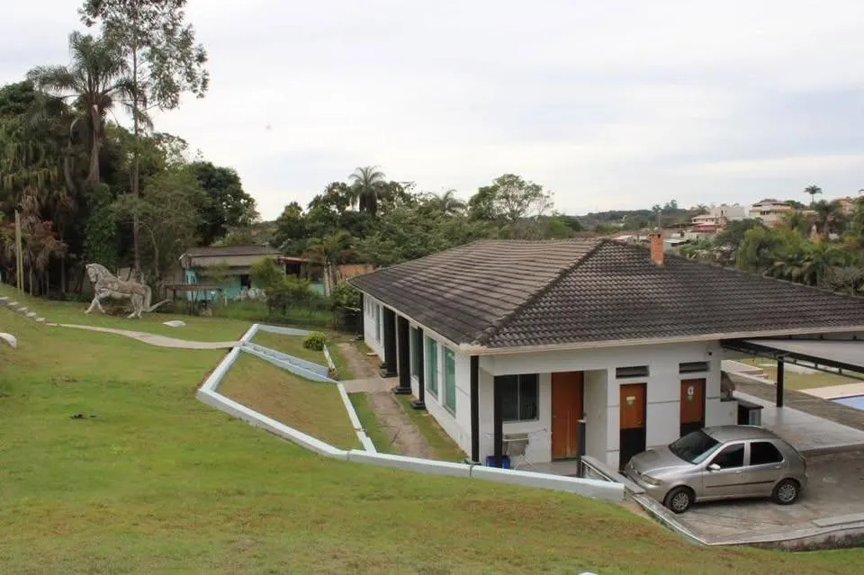 Imagem Vendo um maravilhoso sítio localizado em Solar do Madeira, com 5.500 m²de área.