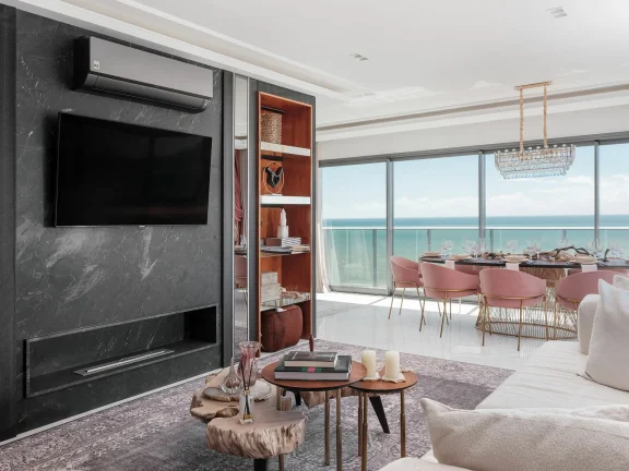 Imagem Apartamento com 4 dormitórios à venda sendo 4 suítes, 166.0 m² por - R$ 7.788.000,00 - Meia Praia - Itapema/SC