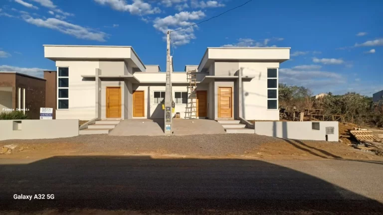 Foto do imóvel Casa Geminada para Venda em Concórdia, Vila Jacob Biezus, 2 dormitórios, 1 suíte, 1 banheiro, 1 vaga em Rua Adir Maziero