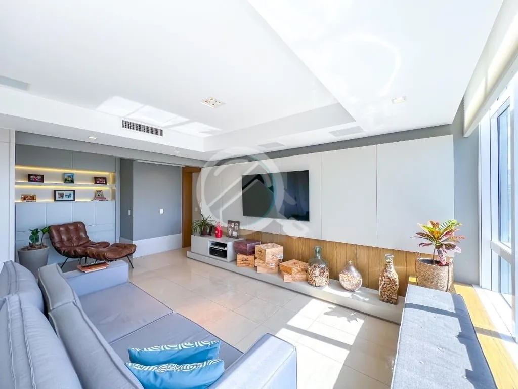 Imagem Apartamento semi mobiliado parte alta do bairro com vista! São 3 suítes todas com piso aquecidos (...