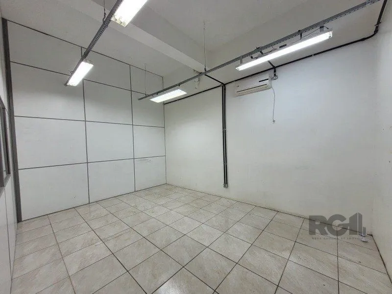 Imagem MÁFFER IMÓVEIS ALUGA - PRÉDIO COMERCIAL DE GRANDE PORTE Av. Missões, 06 - Bairro Navegantes | Porto Alegre