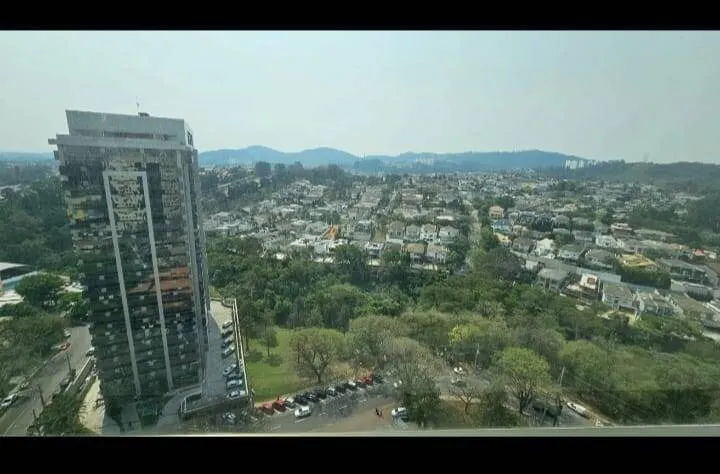 Imagem Conjunto de Salas Comerciais com Vista Panorâmica em Alphaville - 160m², 5 Banheiros e 3 Vagas Cobertas