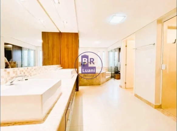 Imagem Linda casa alto padrão com ótima localização.