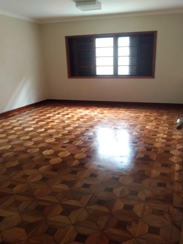 Imagem Imperdível: Casa à venda em Jardim das Laranjeiras, São Paulo-SP! 3 quartos, 2 suítes, 2 banheiros, 4 vagas de garagem, 250m².