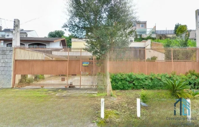 Imagem Casa com edícula a venda, 04 quartos sendo 02 suítes, no Bairro Guabirotuba em Curitiba PR